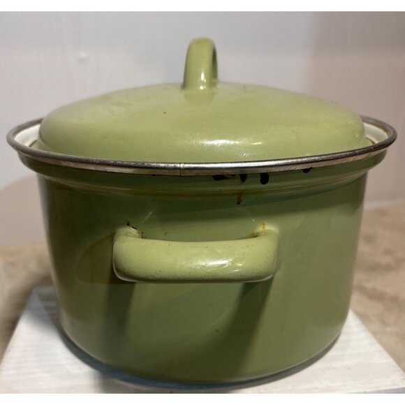Vintage Avocado Green Enamelware Cooking Pot With Lid 9" Diameter - Picture 2 of 9